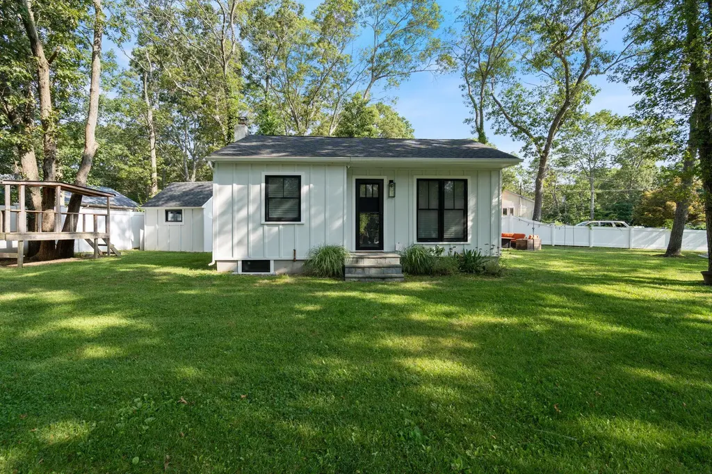 64 Corchaug Trail Ridge NY 11961