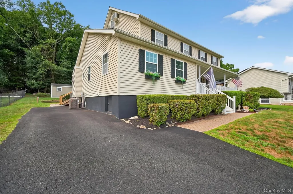 38 Wavey Willow Lane Montgomery NY 12549