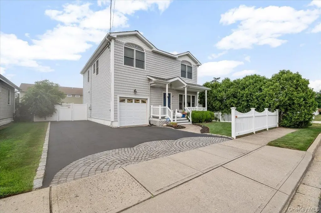189 N Windhorst Avenue Bethpage NY 11714