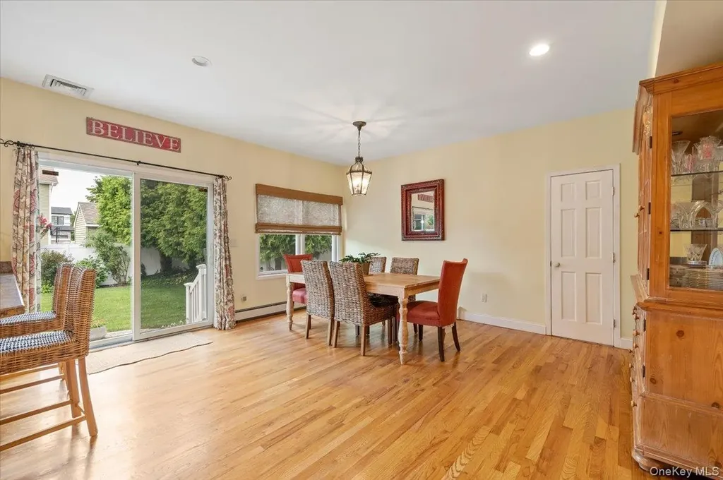 189 N Windhorst Avenue Bethpage NY 11714