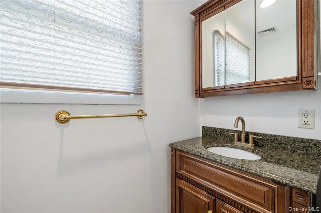 189 N Windhorst Avenue Bethpage NY 11714