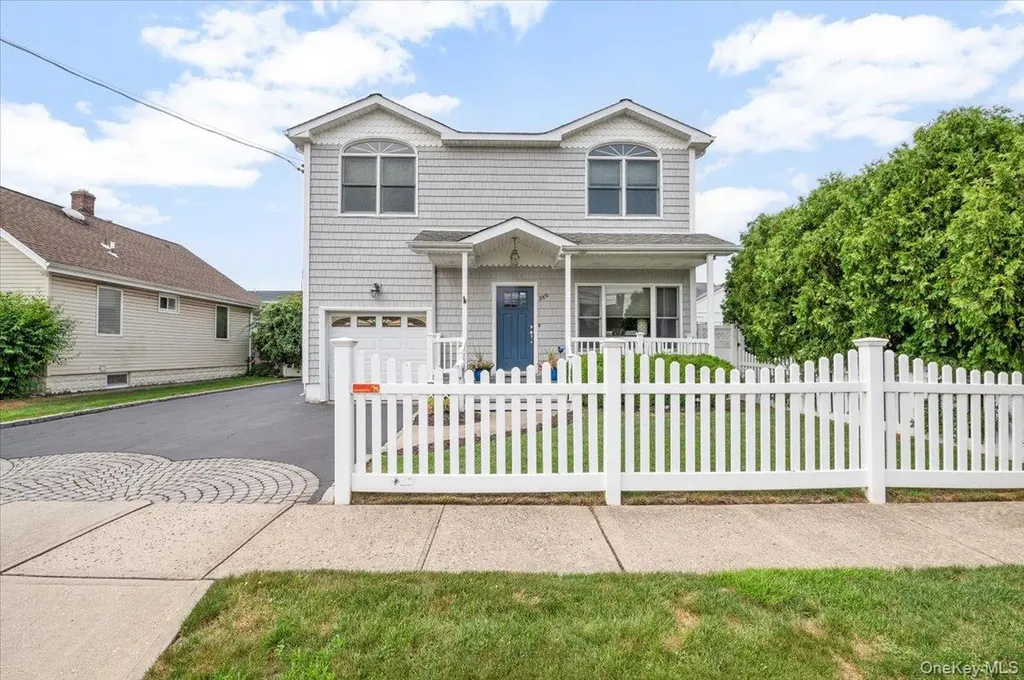 189 N Windhorst Avenue Bethpage NY 11714