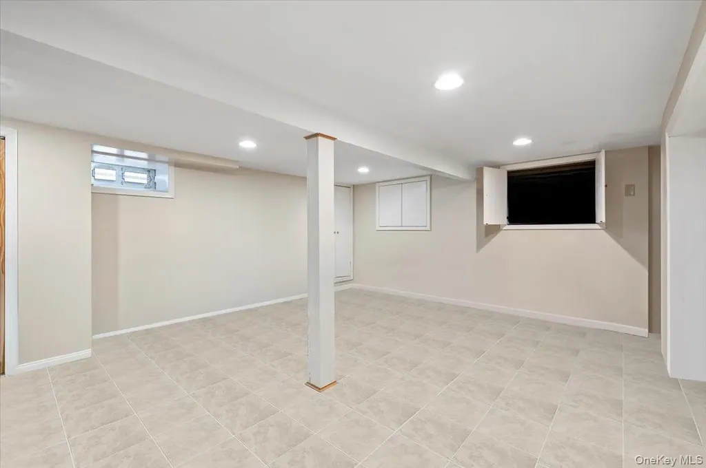189 N Windhorst Avenue Bethpage NY 11714