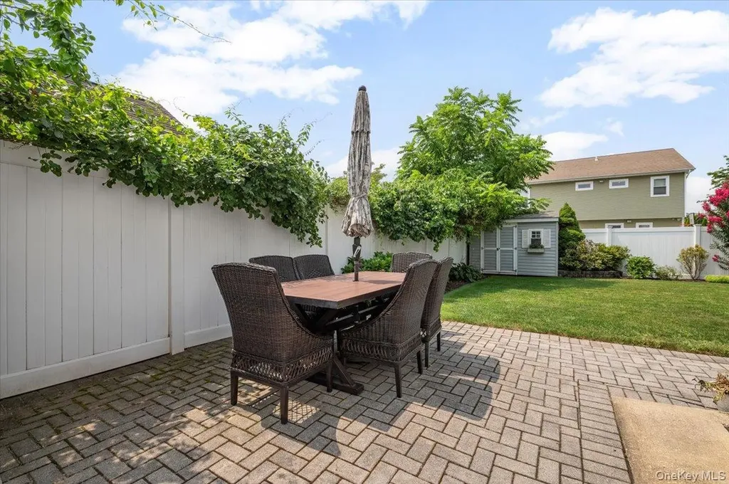 189 N Windhorst Avenue Bethpage NY 11714