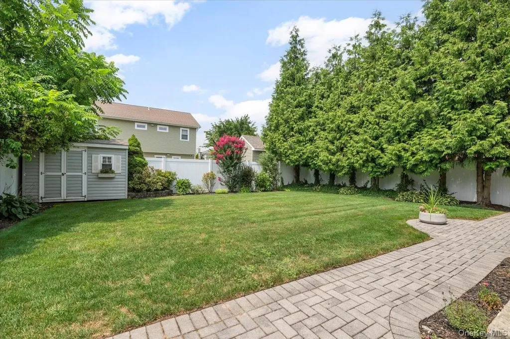 189 N Windhorst Avenue Bethpage NY 11714