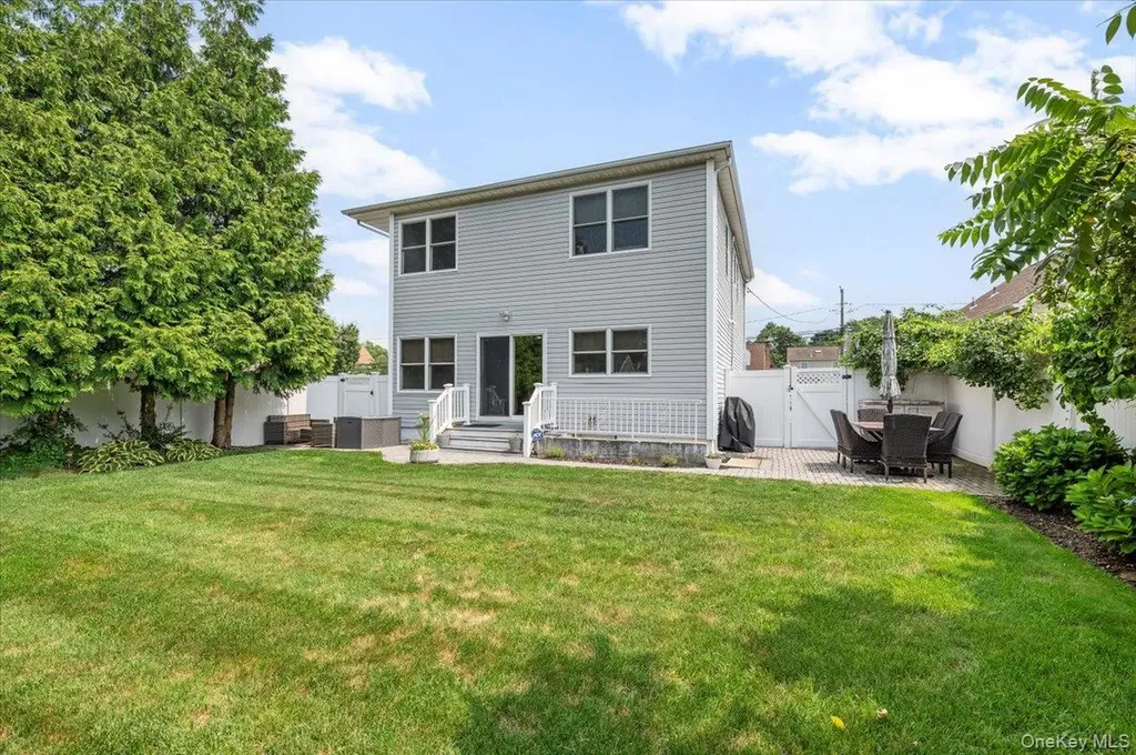 189 N Windhorst Avenue Bethpage NY 11714