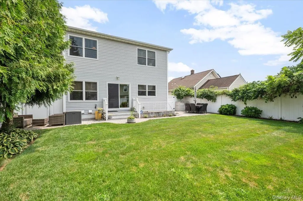 189 N Windhorst Avenue Bethpage NY 11714