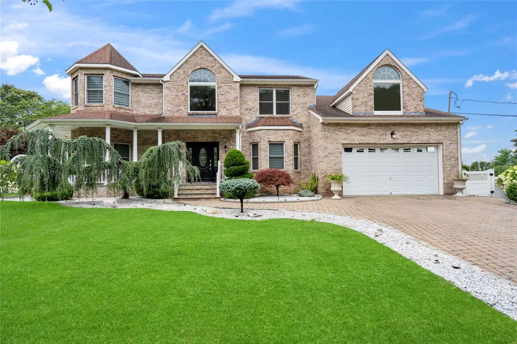 324 Mac Arthur Boulevard Hauppauge NY 11788
