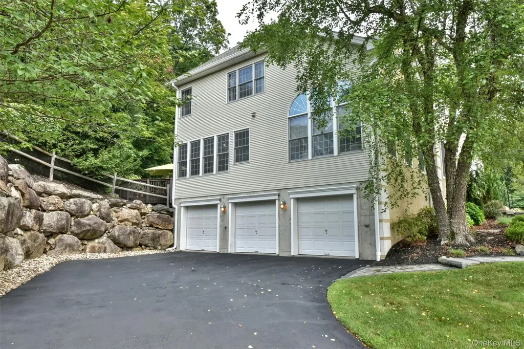 64 Cedar Drive Tuxedo Park NY 10987