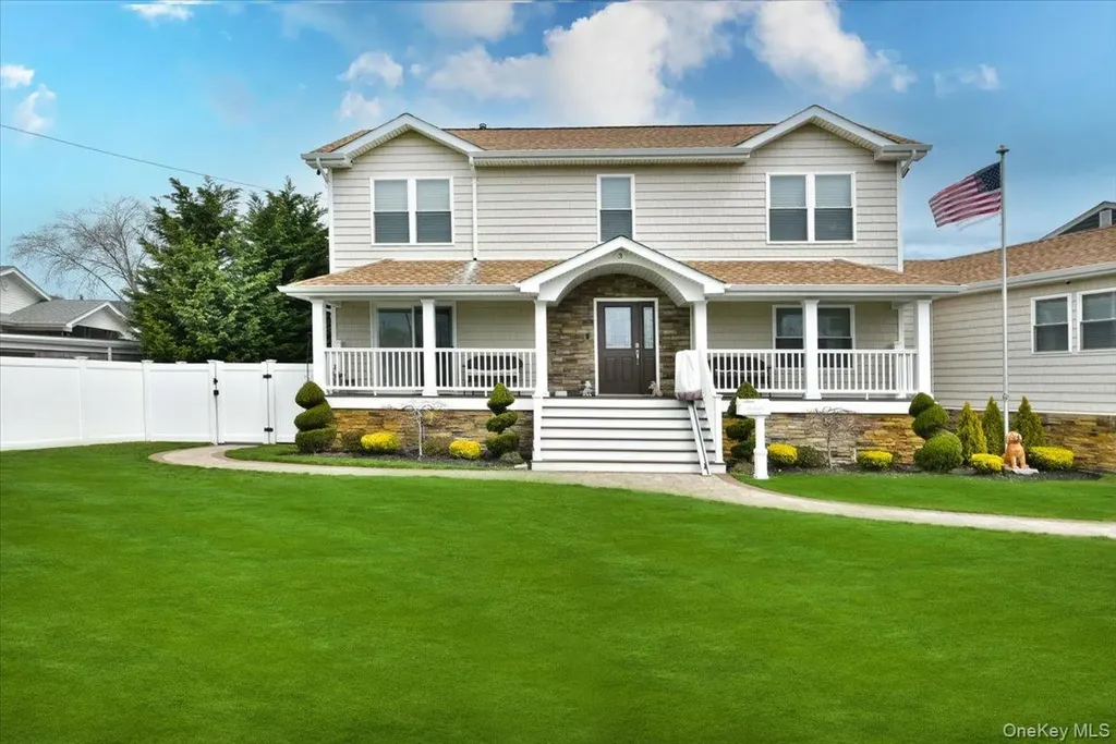 3 Neptune Place Massapequa NY 11758