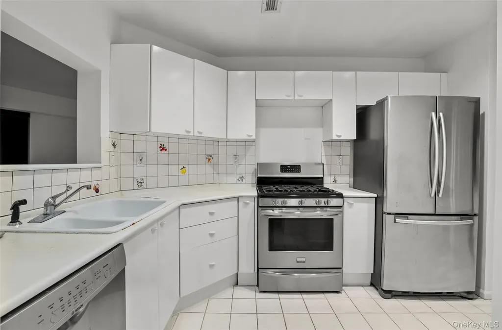 24 Ray Place Scarsdale NY 10583