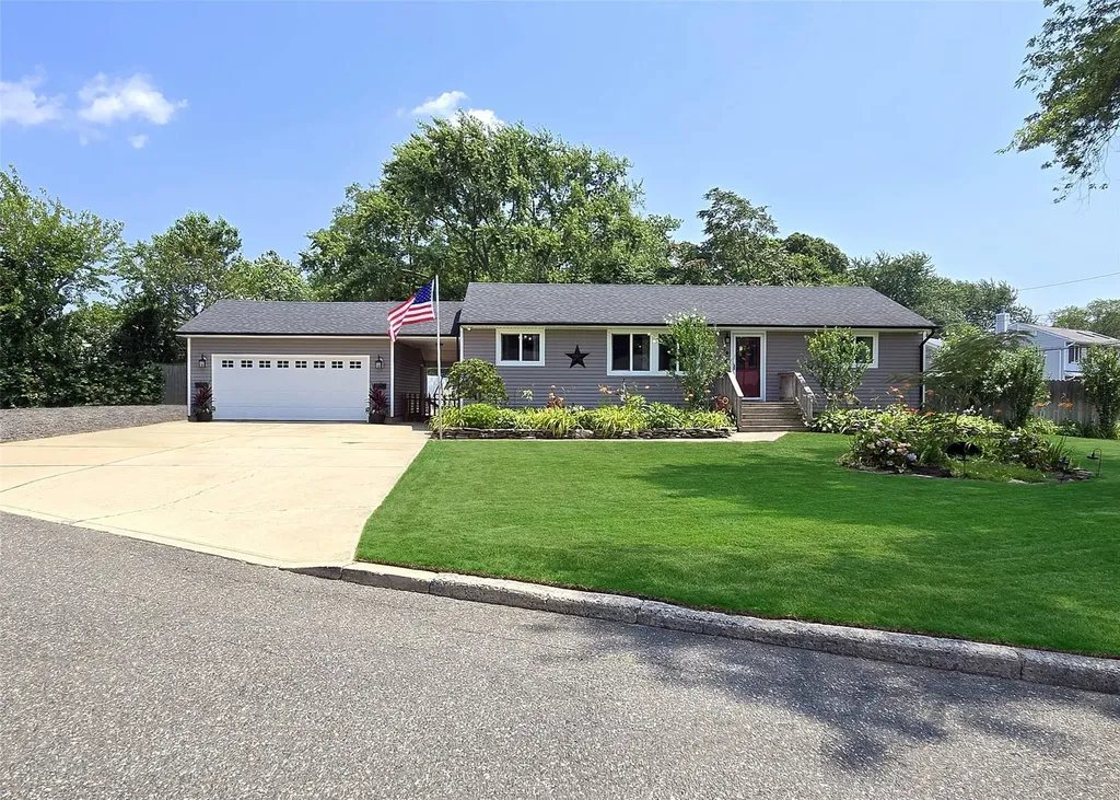 32 Garden Lane Centereach NY 11720