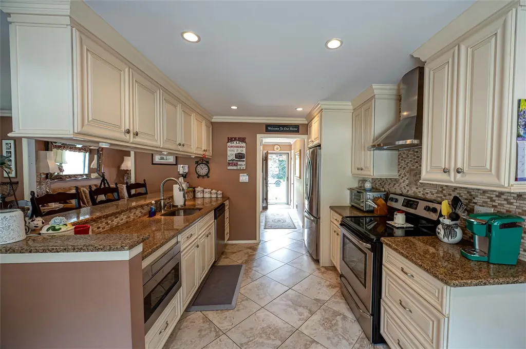 76 Burlington Boulevard Smithtown NY 11787