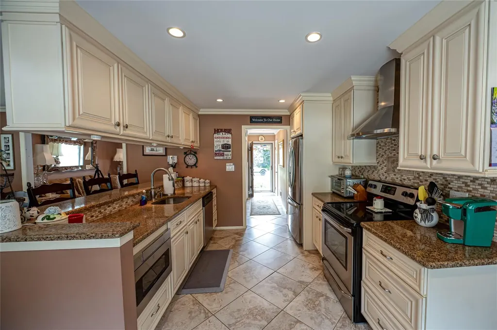 76 Burlington Boulevard Smithtown NY 11787