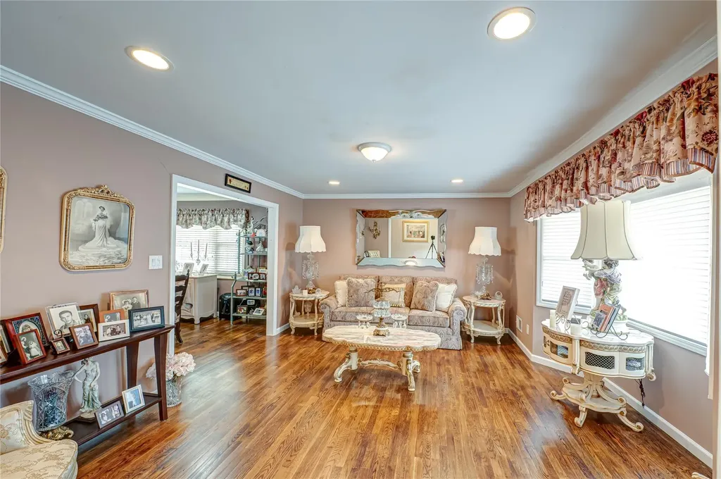 76 Burlington Boulevard Smithtown NY 11787