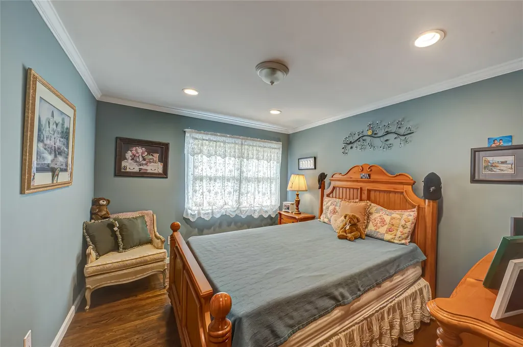 76 Burlington Boulevard Smithtown NY 11787