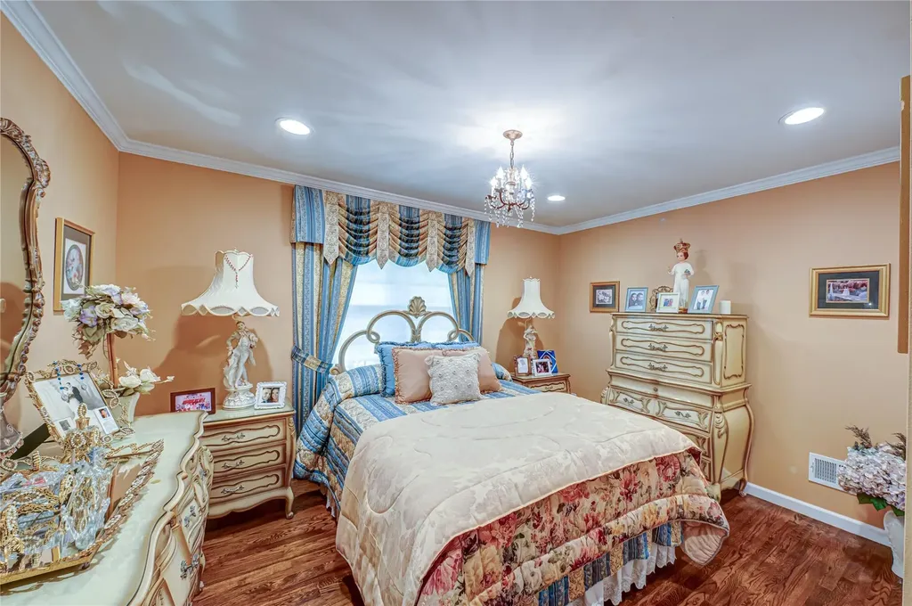 76 Burlington Boulevard Smithtown NY 11787