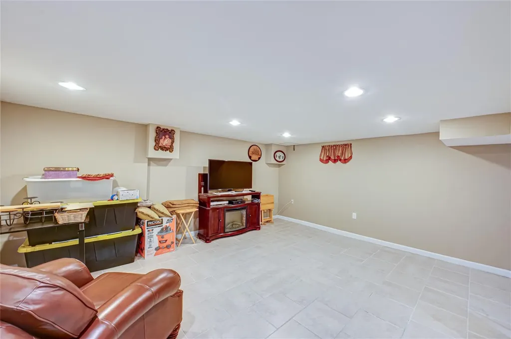 76 Burlington Boulevard Smithtown NY 11787