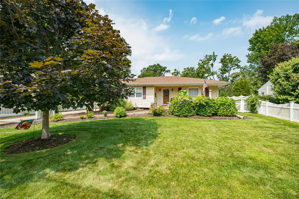 76 Burlington Boulevard Smithtown NY 11787