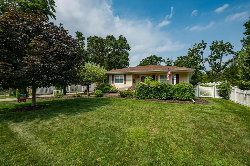 76 Burlington Boulevard Smithtown NY 11787