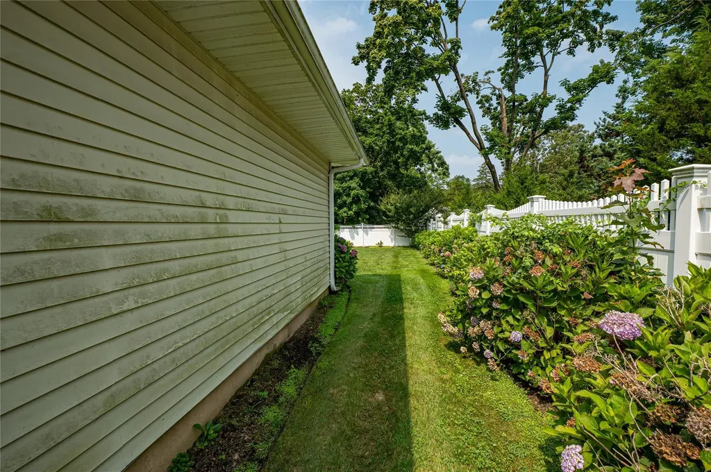76 Burlington Boulevard Smithtown NY 11787