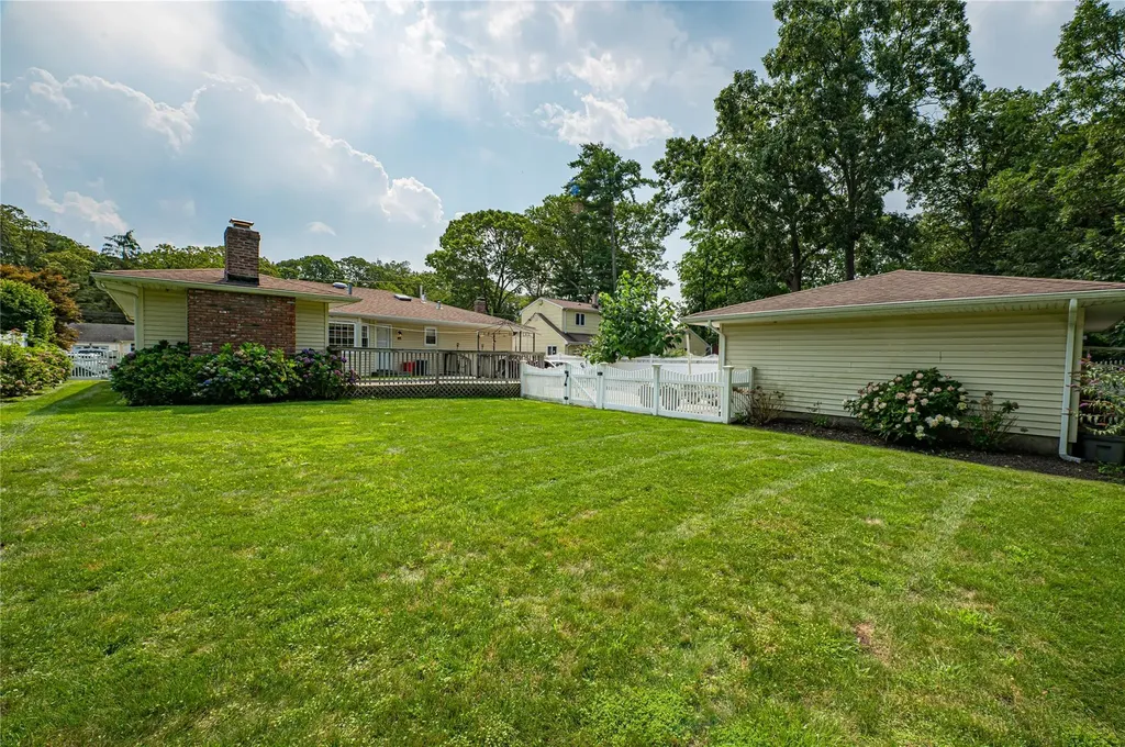 76 Burlington Boulevard Smithtown NY 11787