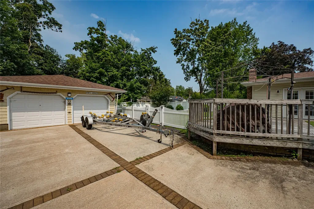 76 Burlington Boulevard Smithtown NY 11787
