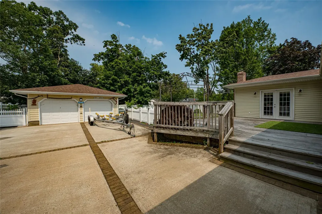 76 Burlington Boulevard Smithtown NY 11787