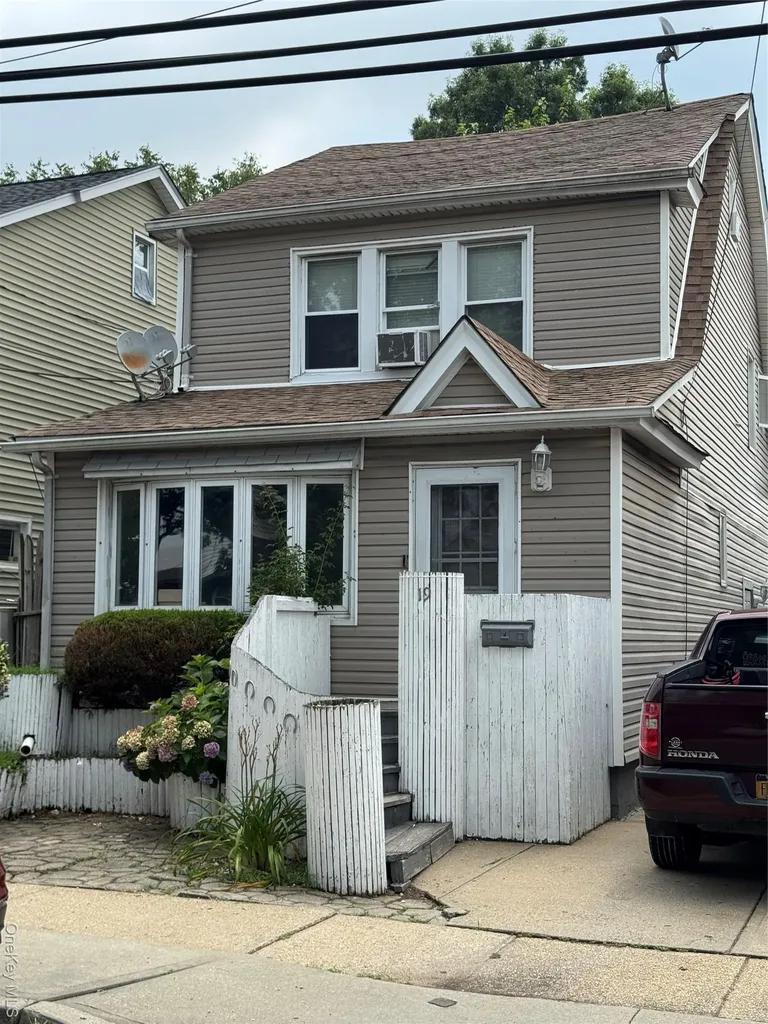 19 Jacob Street Elmont NY 11003