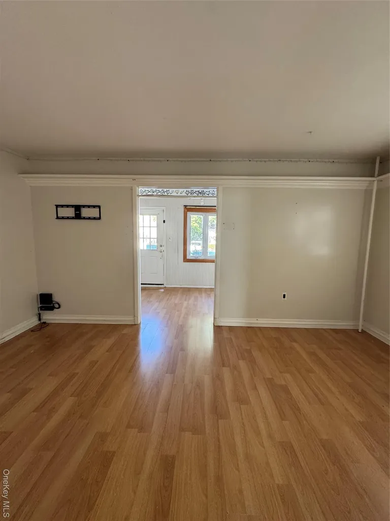 19 Jacob Street Elmont NY 11003