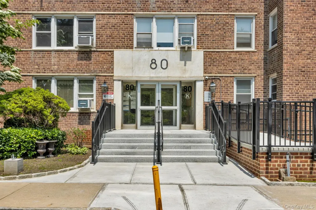 80 Knolls Crescent Bronx NY 10463