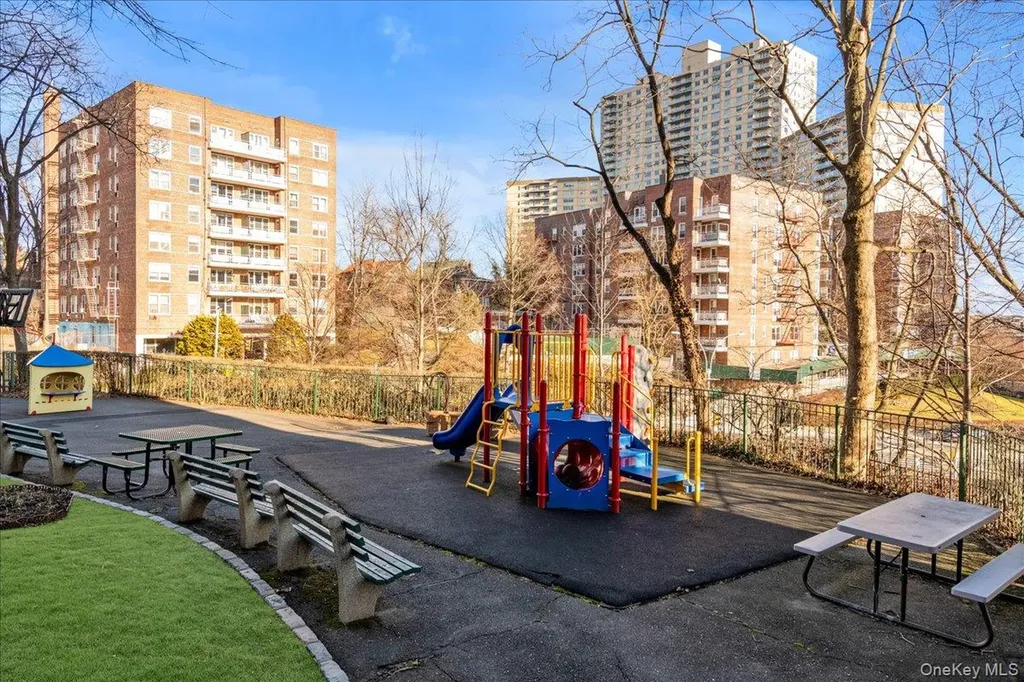 80 Knolls Crescent Bronx NY 10463