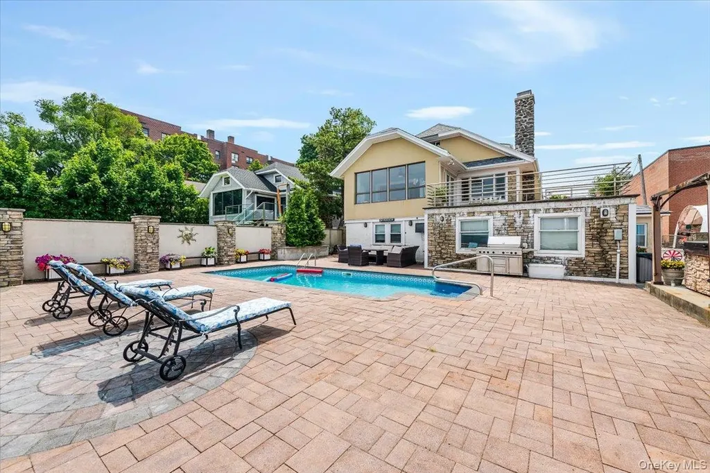 1321 Shore Drive Bronx NY 10465
