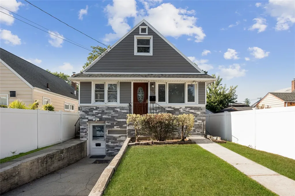 594 Fenworth Boulevard Franklin Square NY 11010