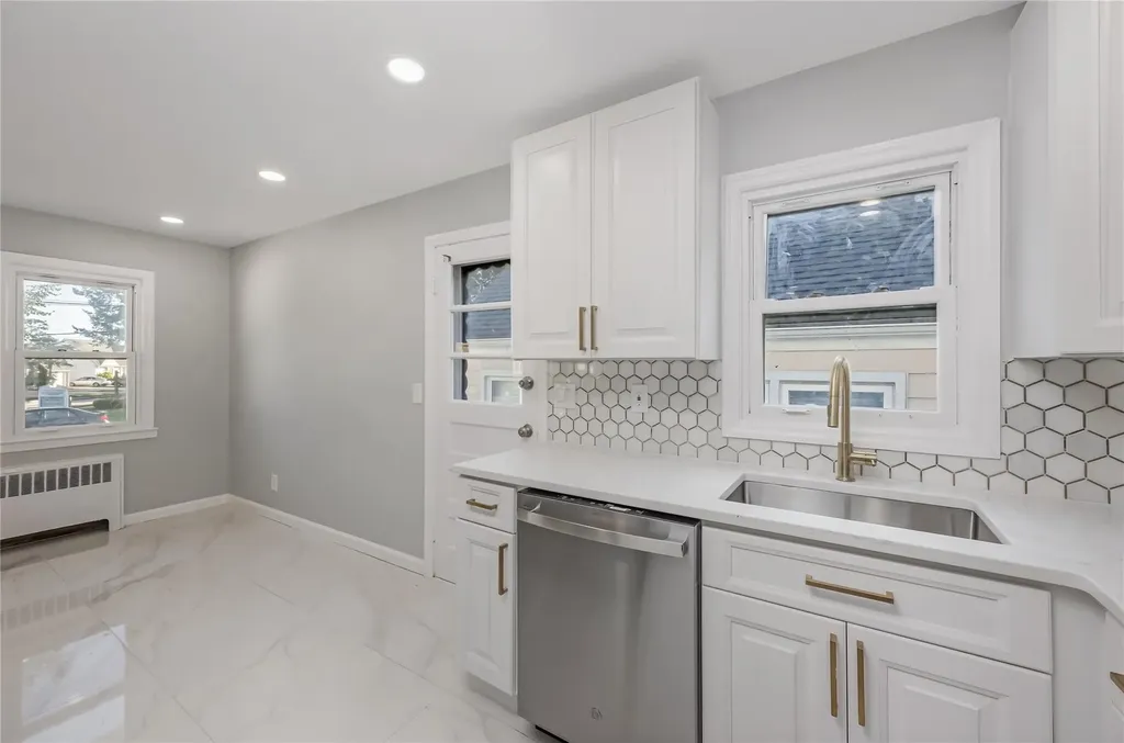 594 Fenworth Boulevard Franklin Square NY 11010