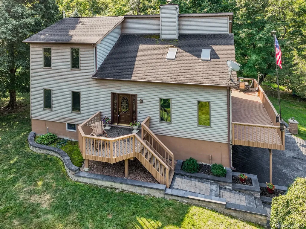 612 Salt Point Turnpike Poughkeepsie NY 12601