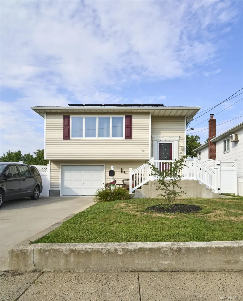 17 Sheridan Road Babylon NY 11702
