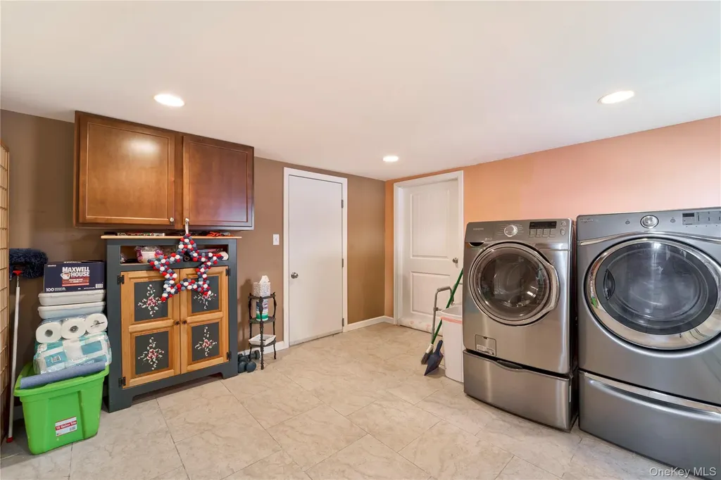 17 Sheridan Road Babylon NY 11702