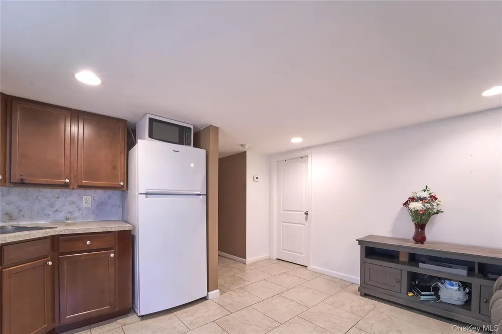 17 Sheridan Road Babylon NY 11702