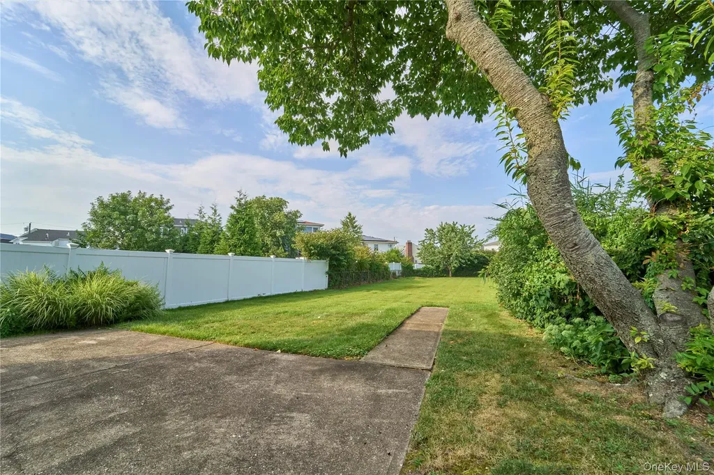 17 Sheridan Road Babylon NY 11702