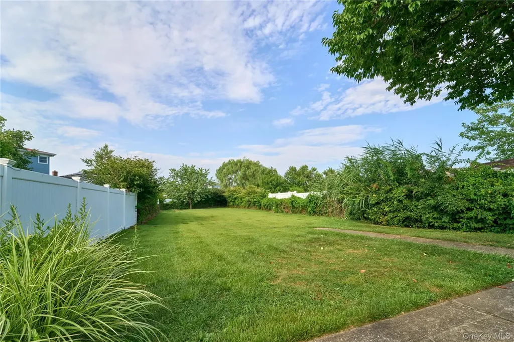 17 Sheridan Road Babylon NY 11702