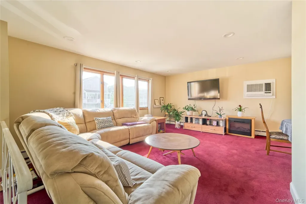 17 Sheridan Road Babylon NY 11702