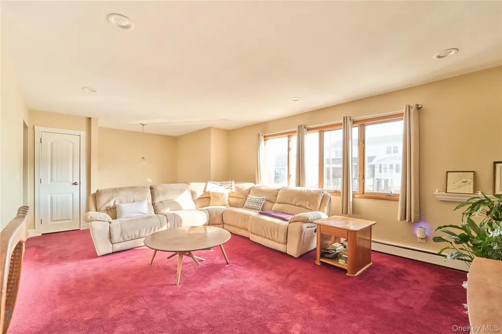 17 Sheridan Road Babylon NY 11702