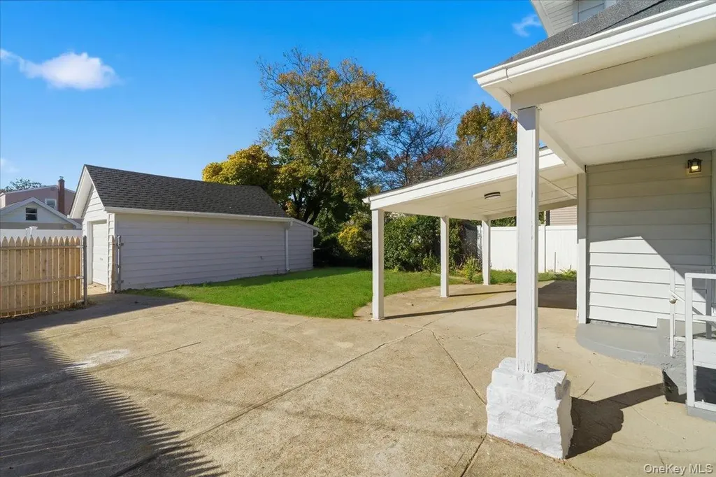 4 Hilton Street Lynbrook NY 11563