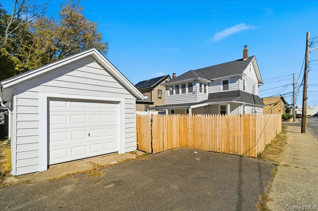 4 Hilton Street Lynbrook NY 11563