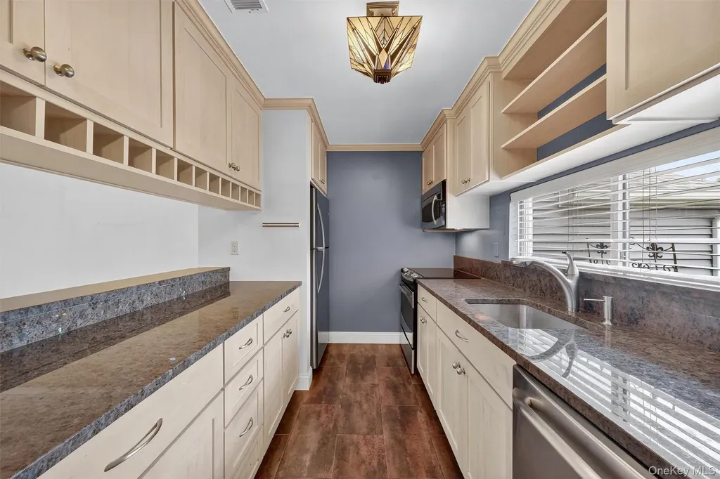 27 Waterview Estate Peekskill NY 10566