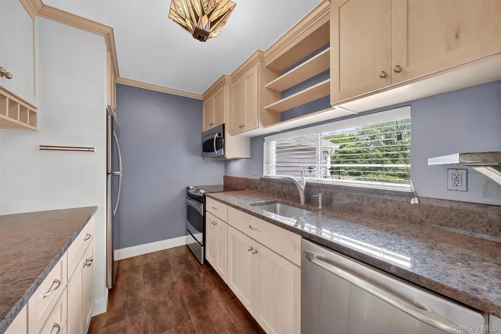 27 Waterview Estate Peekskill NY 10566