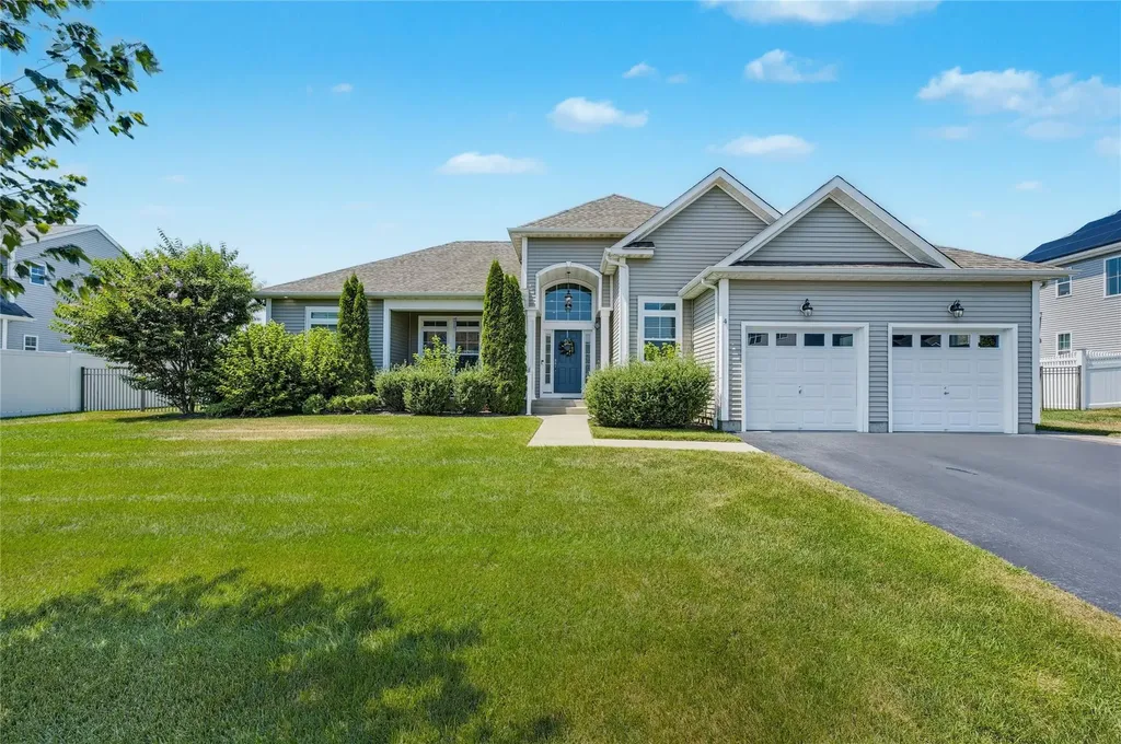 4 Lilac Lane Ridge NY 11961