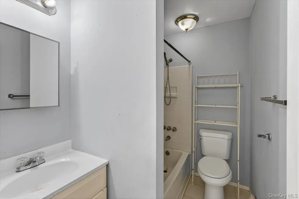 18 Sugarbush Lane Coram NY 11727