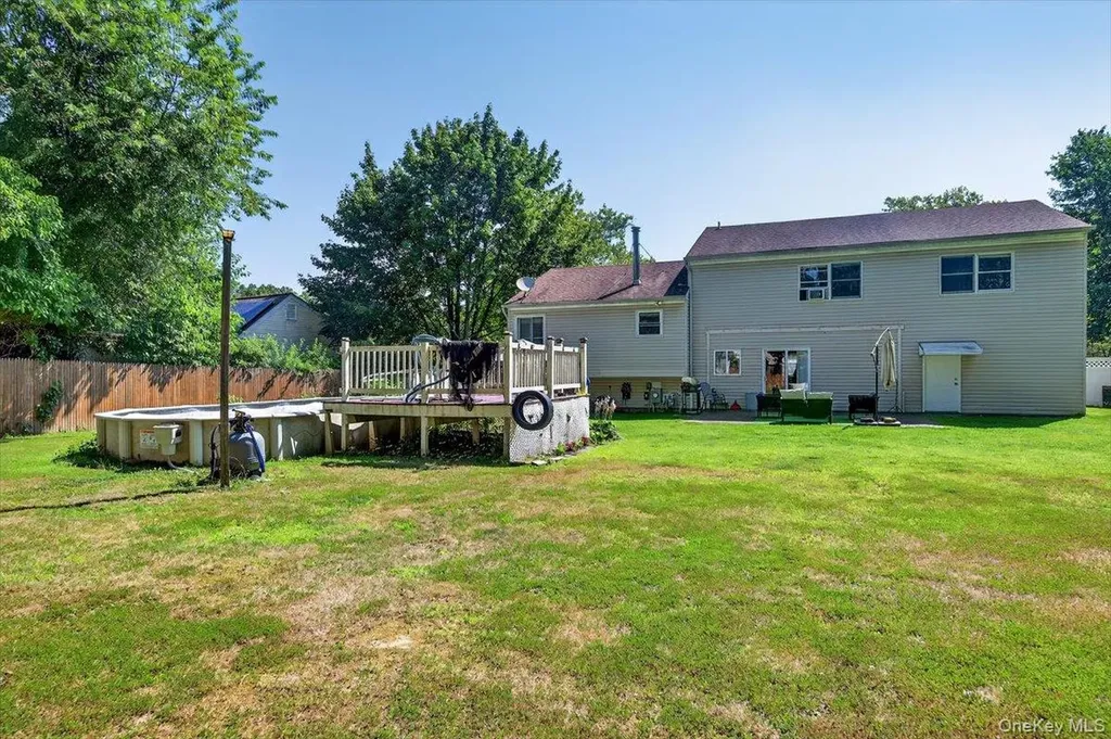 18 Sugarbush Lane Coram NY 11727